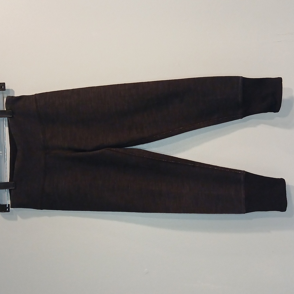 Lululemon leggings, size 4, black color.